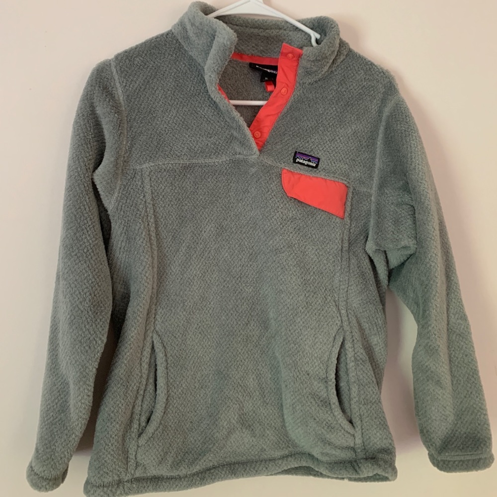 Grey Patagonia pull over